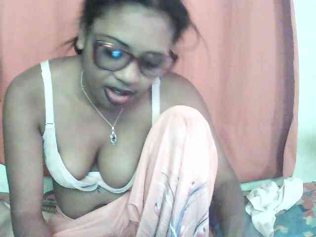 TriciaBella webcam