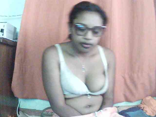 TriciaBella webcam