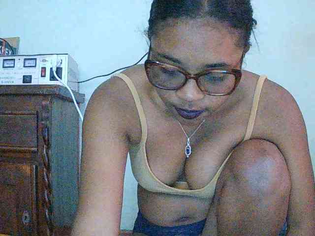 TriciaBella webcam