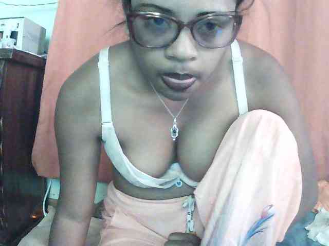 TriciaBella webcam