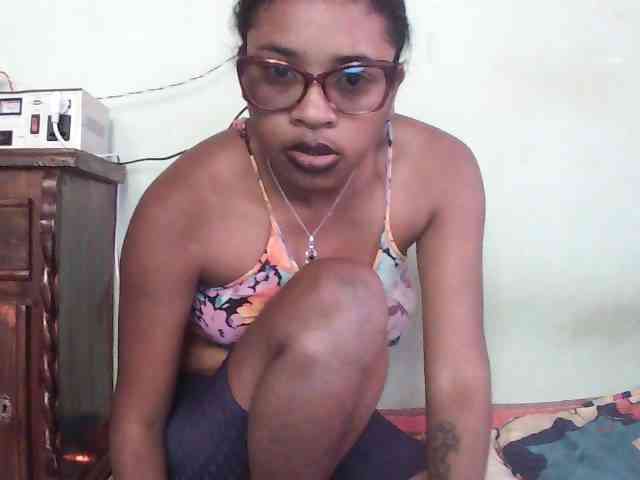 TriciaBella webcam