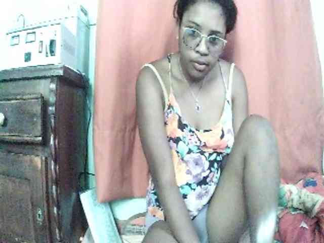 TriciaBella webcam