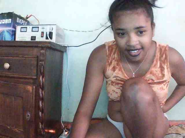 TriciaBella webcam
