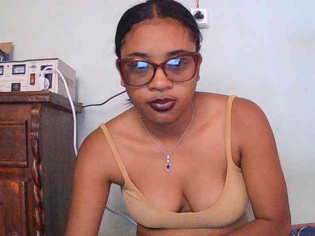 TriciaBella webcam