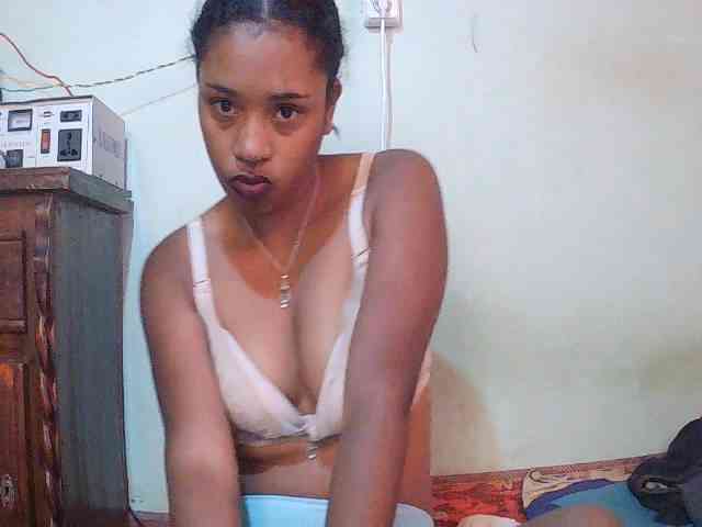 TriciaBella webcam