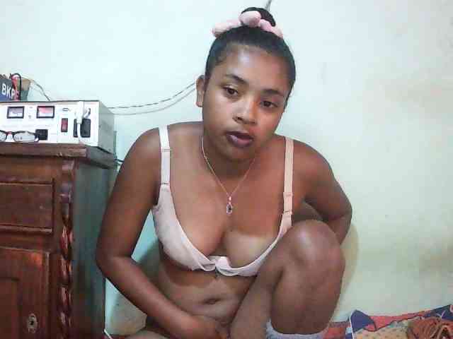 TriciaBella webcam