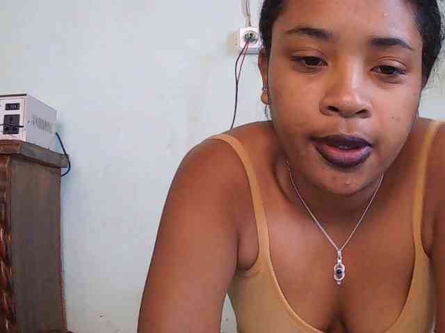 TriciaBella webcam