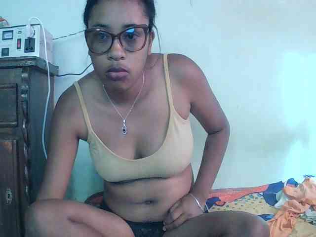 TriciaBella webcam
