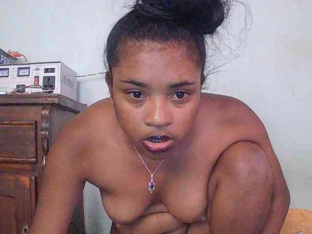 TriciaBella webcam
