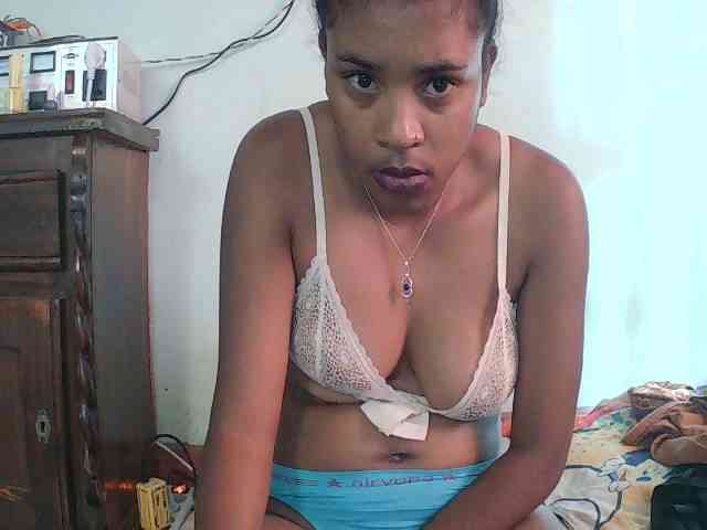 TriciaBella webcam