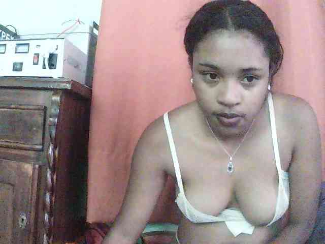 TriciaBella webcam