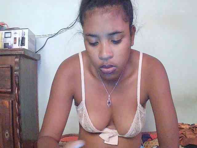TriciaBella webcam