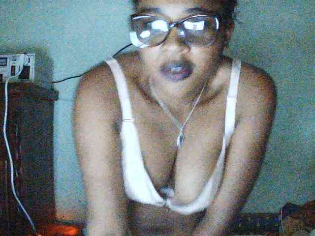 TriciaBella webcam