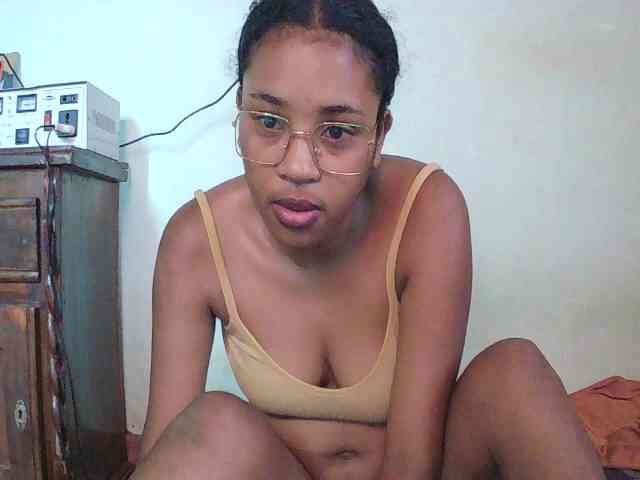 TriciaBella webcam