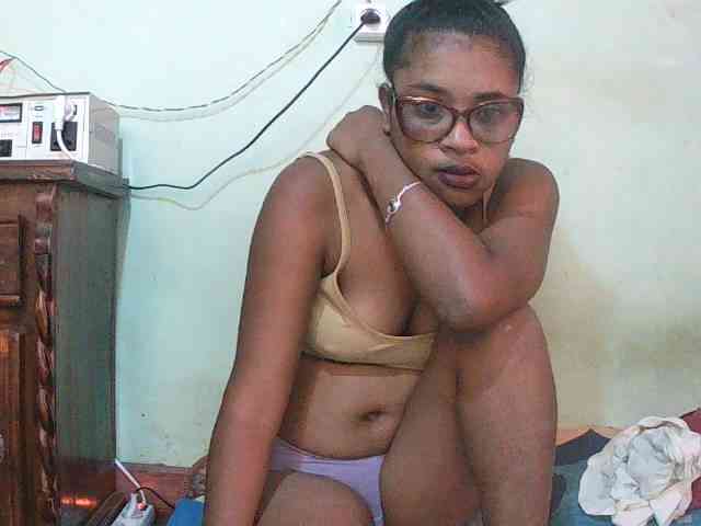 TriciaBella webcam