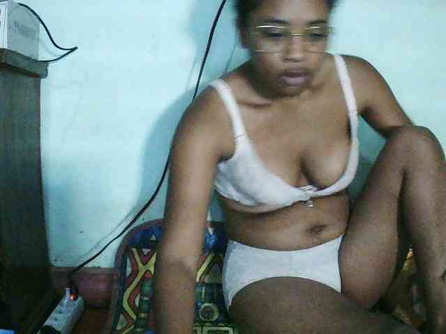TriciaBella webcam