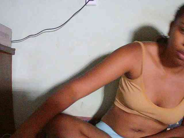 TriciaBella webcam