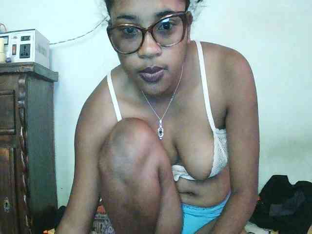 TriciaBella webcam