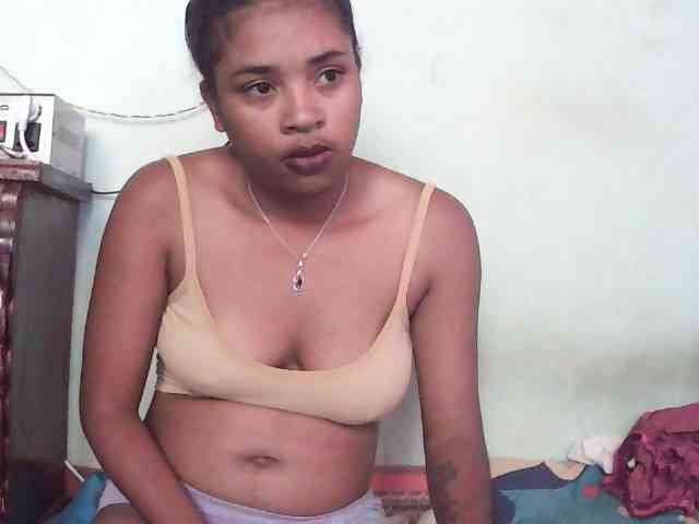 TriciaBella webcam