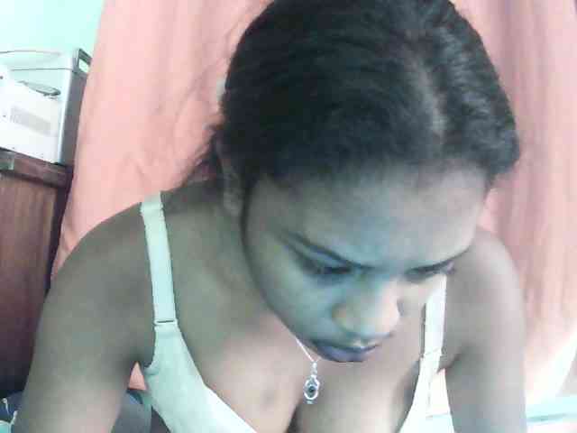 TriciaBella webcam