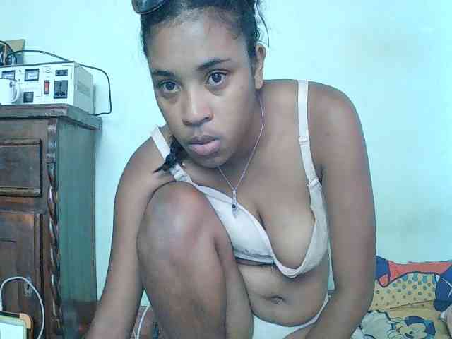 TriciaBella webcam