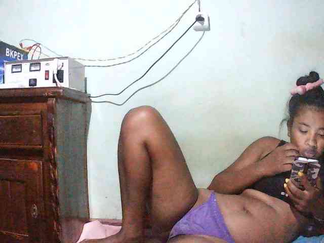 TriciaBella webcam