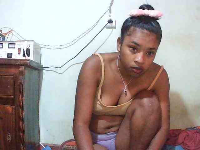 TriciaBella webcam