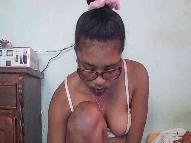 TriciaBella webcam