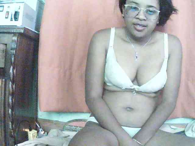 TriciaBella webcam