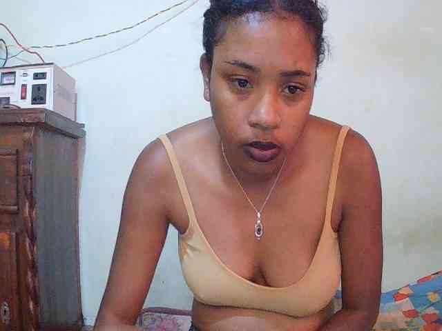 TriciaBella webcam