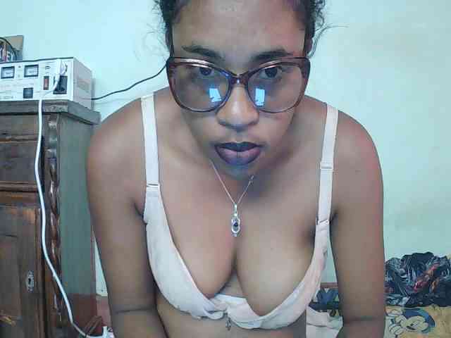 TriciaBella webcam