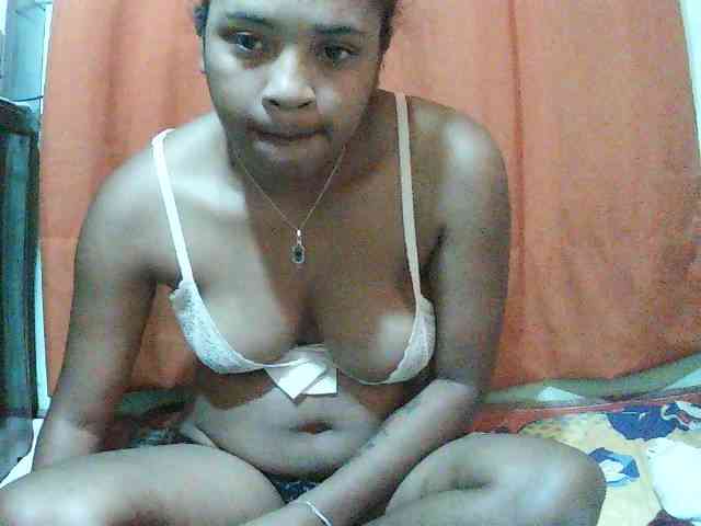 TriciaBella webcam