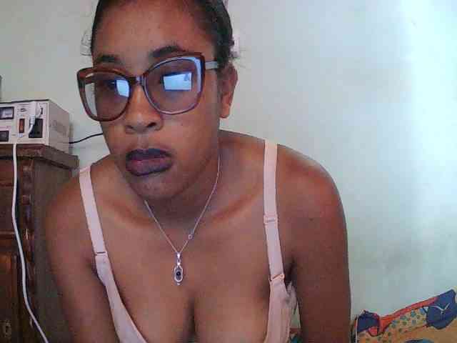 TriciaBella webcam