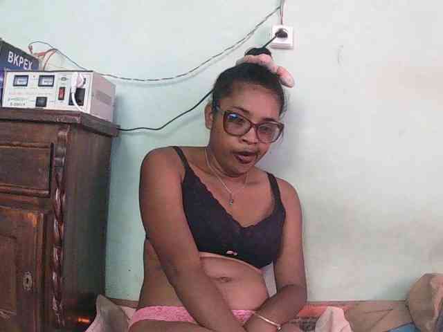 TriciaBella webcam