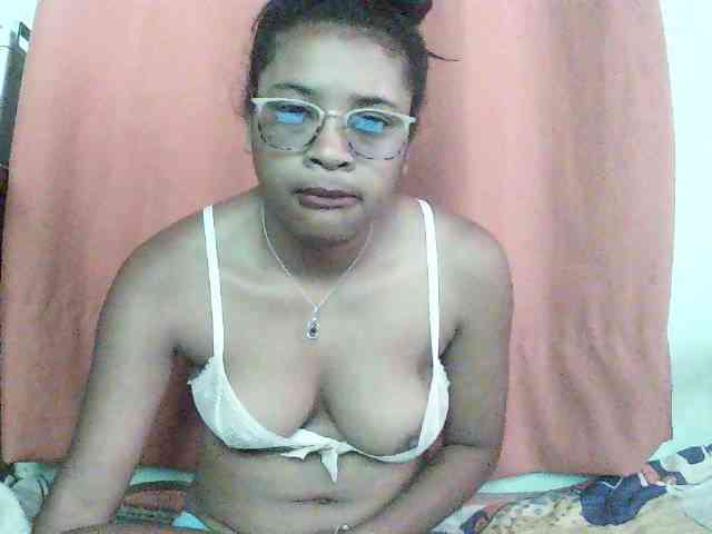TriciaBella webcam