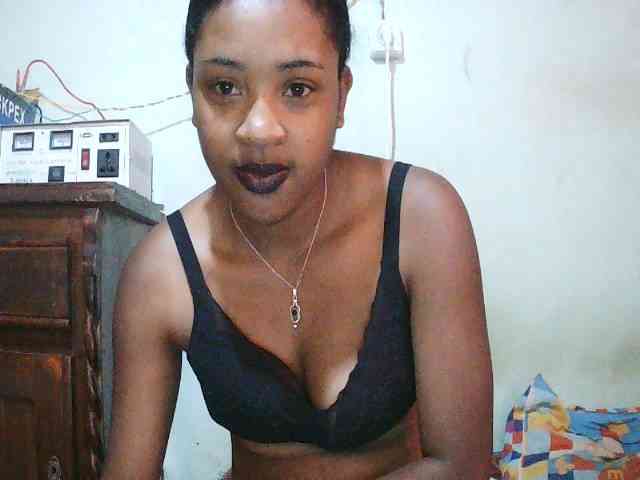 TriciaBella webcam