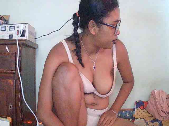TriciaBella webcam