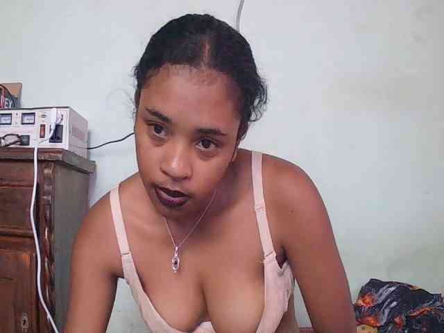 TriciaBella webcam