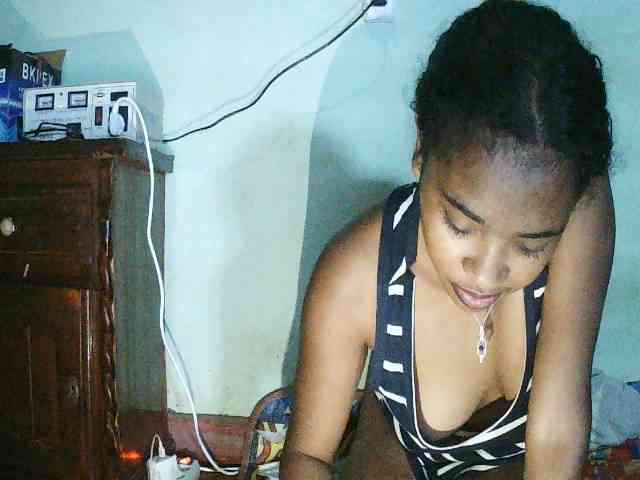 TriciaBella webcam