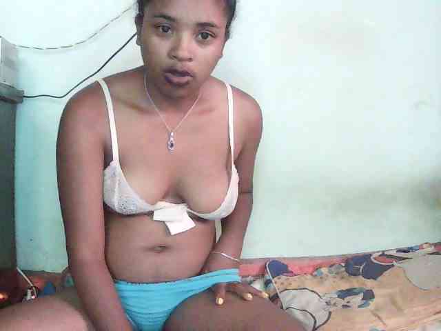 TriciaBella webcam