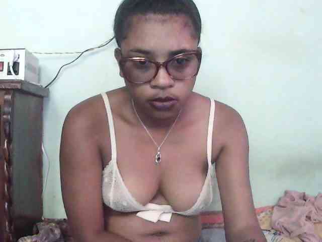 TriciaBella webcam