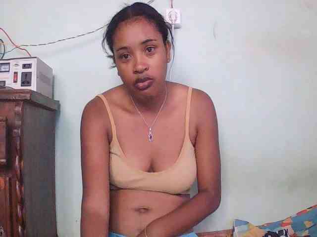TriciaBella webcam
