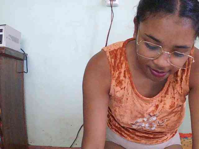 TriciaBella webcam