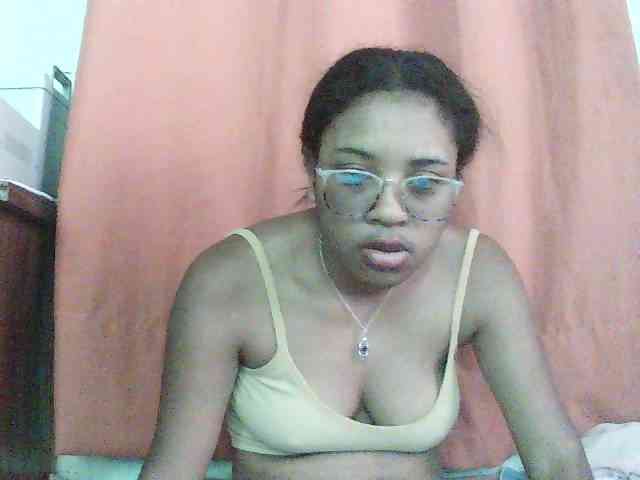 TriciaBella webcam