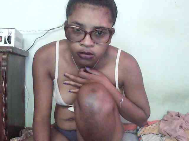 TriciaBella webcam