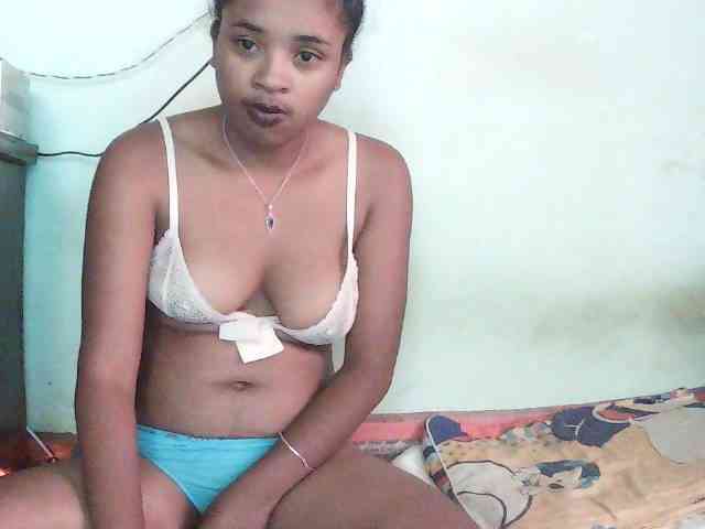 TriciaBella webcam