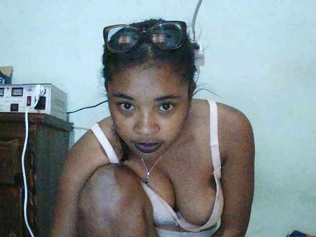 TriciaBella webcam