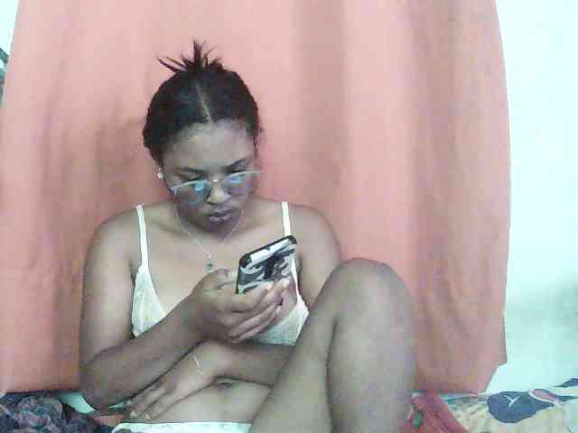 TriciaBella webcam