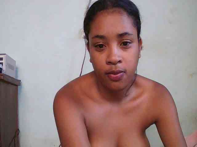 TriciaBella webcam