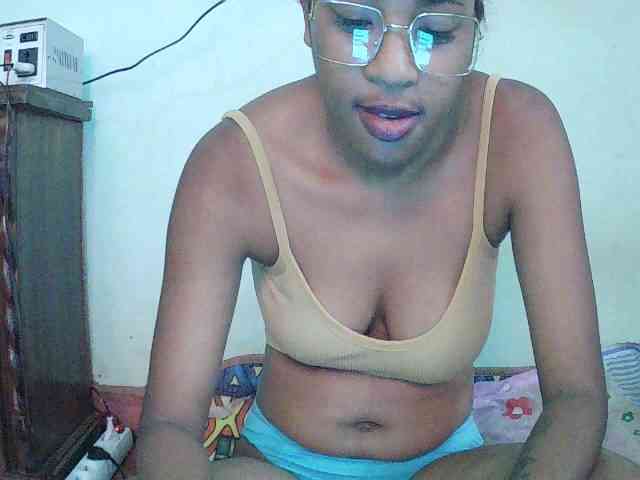 TriciaBella webcam
